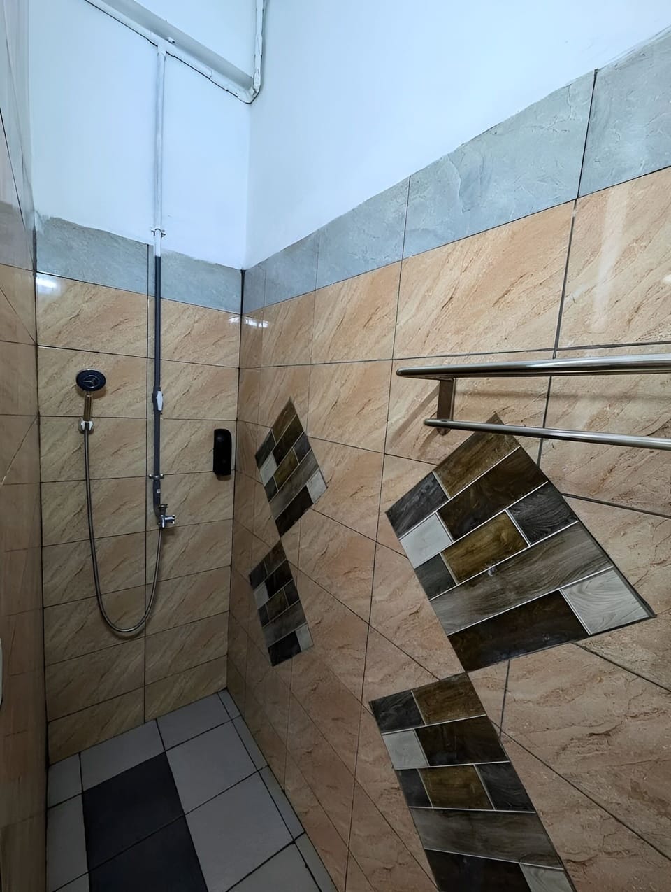 Standard Double Room, 1 Double Bed, Non Smoking, Private Bathroom | Bathroom shower