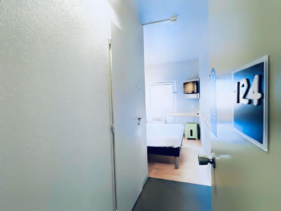 Triple Room, 1 Double Bed | Desk, laptop workspace, blackout drapes, soundproofing