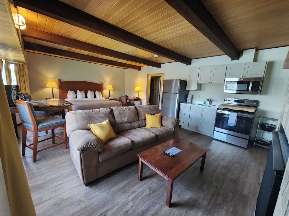 Premium Riverview Kitchenette, Multiple Beds (No Pets) | Private kitchenette | Coffee/tea maker, eco-friendly cleaning products