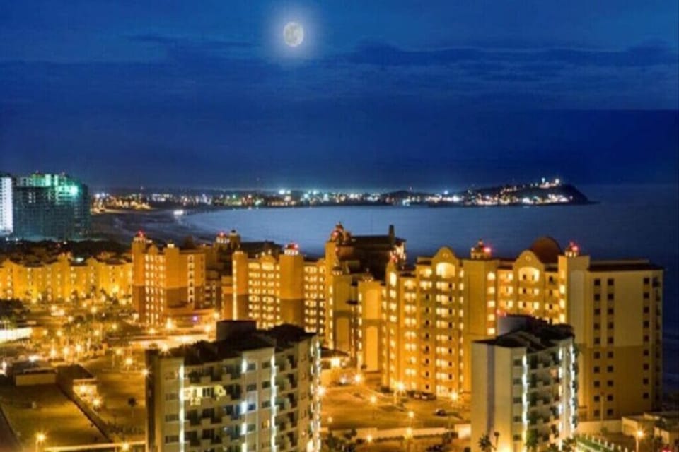 Full moon views of the city and the Malecon. Plenty of dining choices nearby!