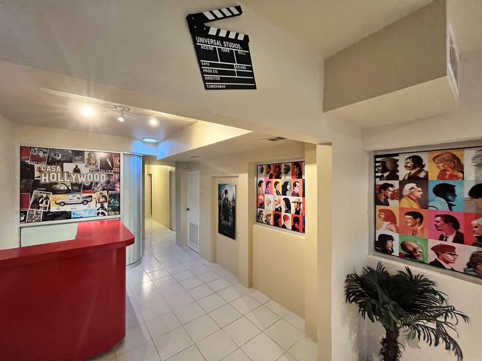 CASA HOLLYWOOD Hostel in Brownsville