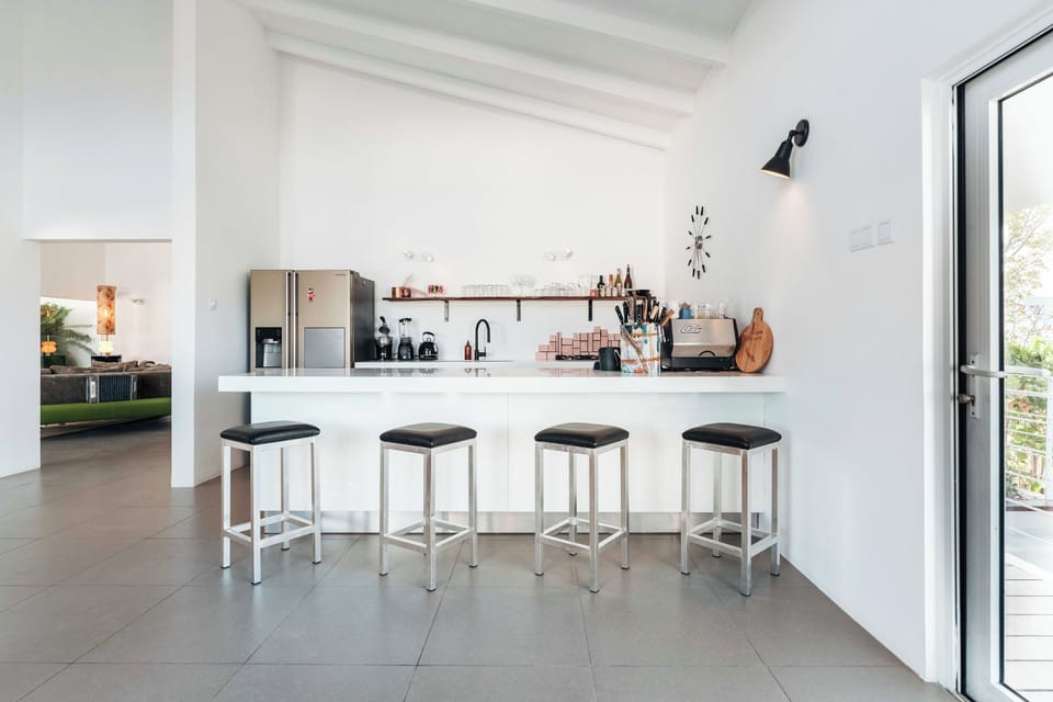 Deluxe House | Private kitchen | Full-size fridge, oven, stovetop, dishwasher