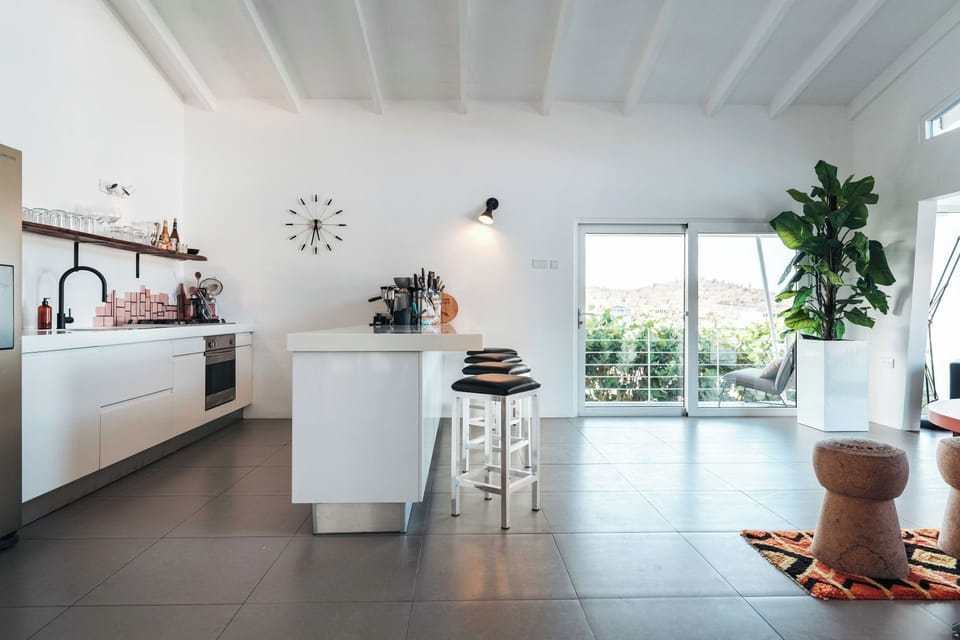 Deluxe House | Private kitchen | Full-size fridge, oven, stovetop, dishwasher