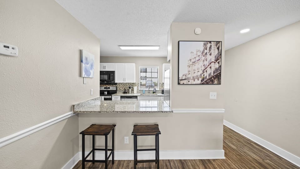 Kitchen and Bar area
