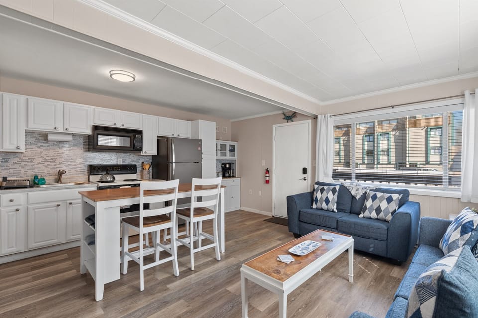 Living Room/Kitchen