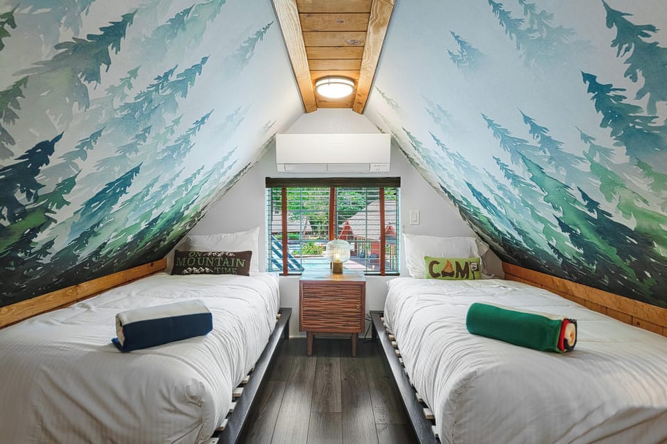 Luxury Cottage | Egyptian cotton sheets, premium bedding, pillowtop beds
