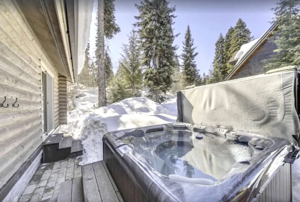Spa directly off master bedroom