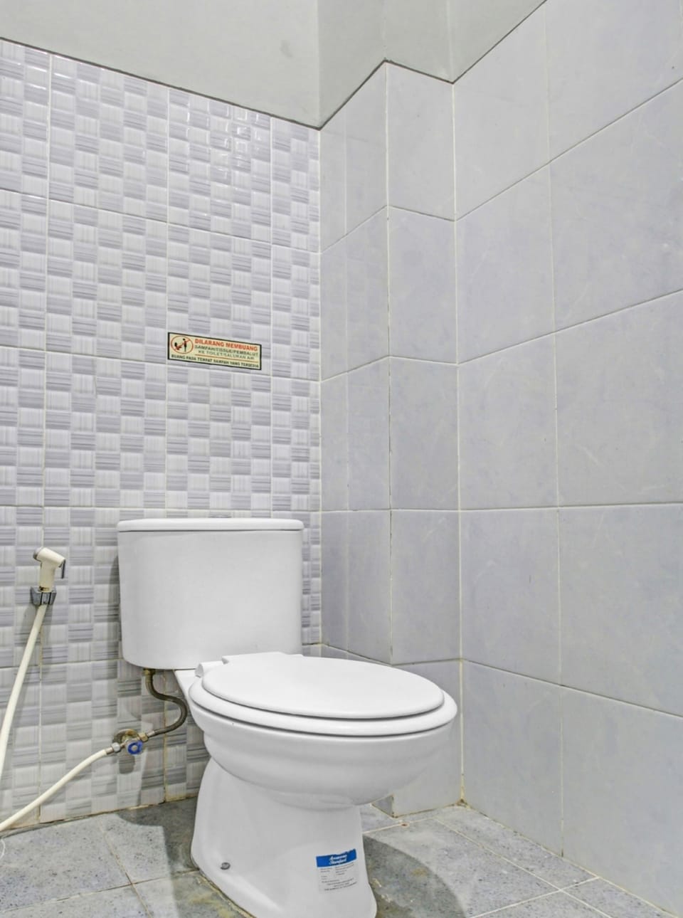 Shower, rainfall showerhead, towels