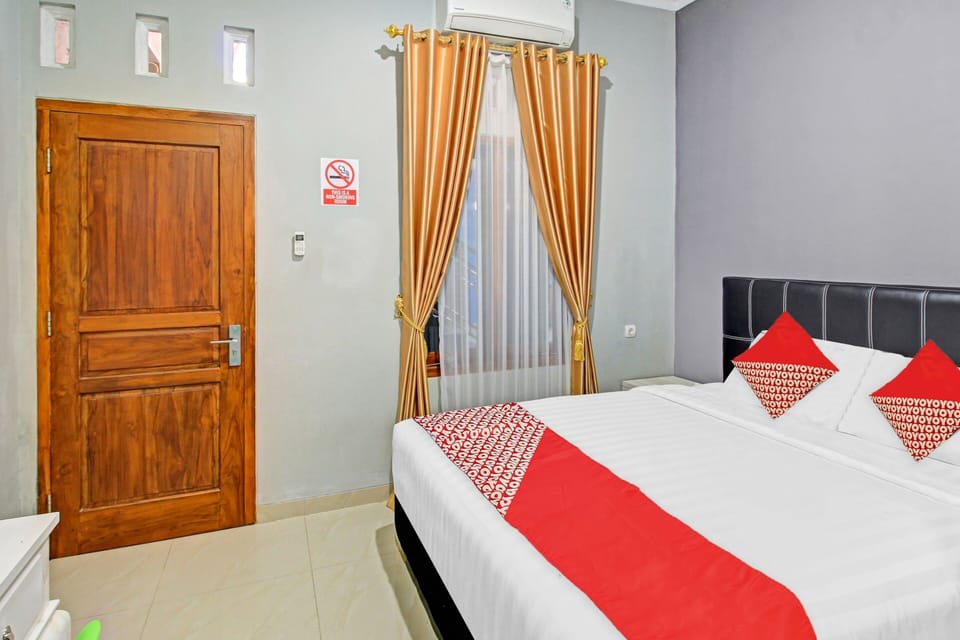 Deluxe Double Room | Desk, free WiFi, bed sheets