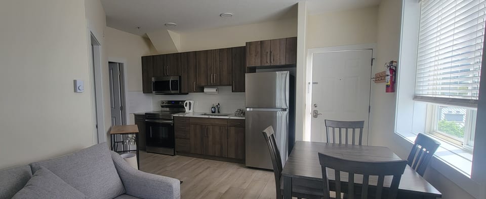 Deluxe Suite, 1 Bedroom | Living area | 42-inch flat-screen TV with cable channels, TV