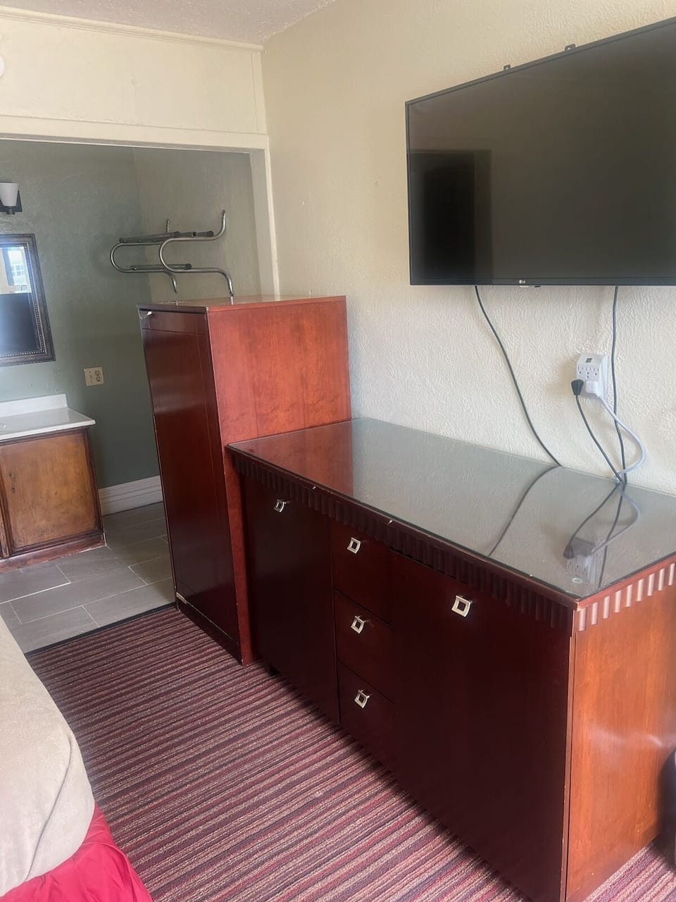 Basic Single Room | Desk, blackout drapes, iron/ironing board, free WiFi