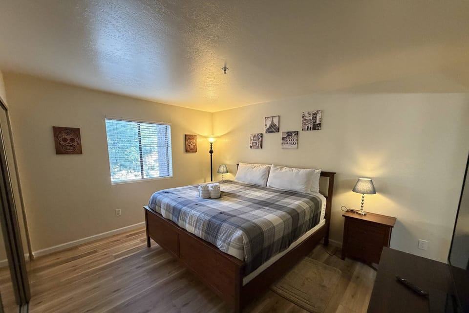 Master bedroom w/ King size bed, 50" Smart TV w/ YouTube TV Live & Private Bathroom