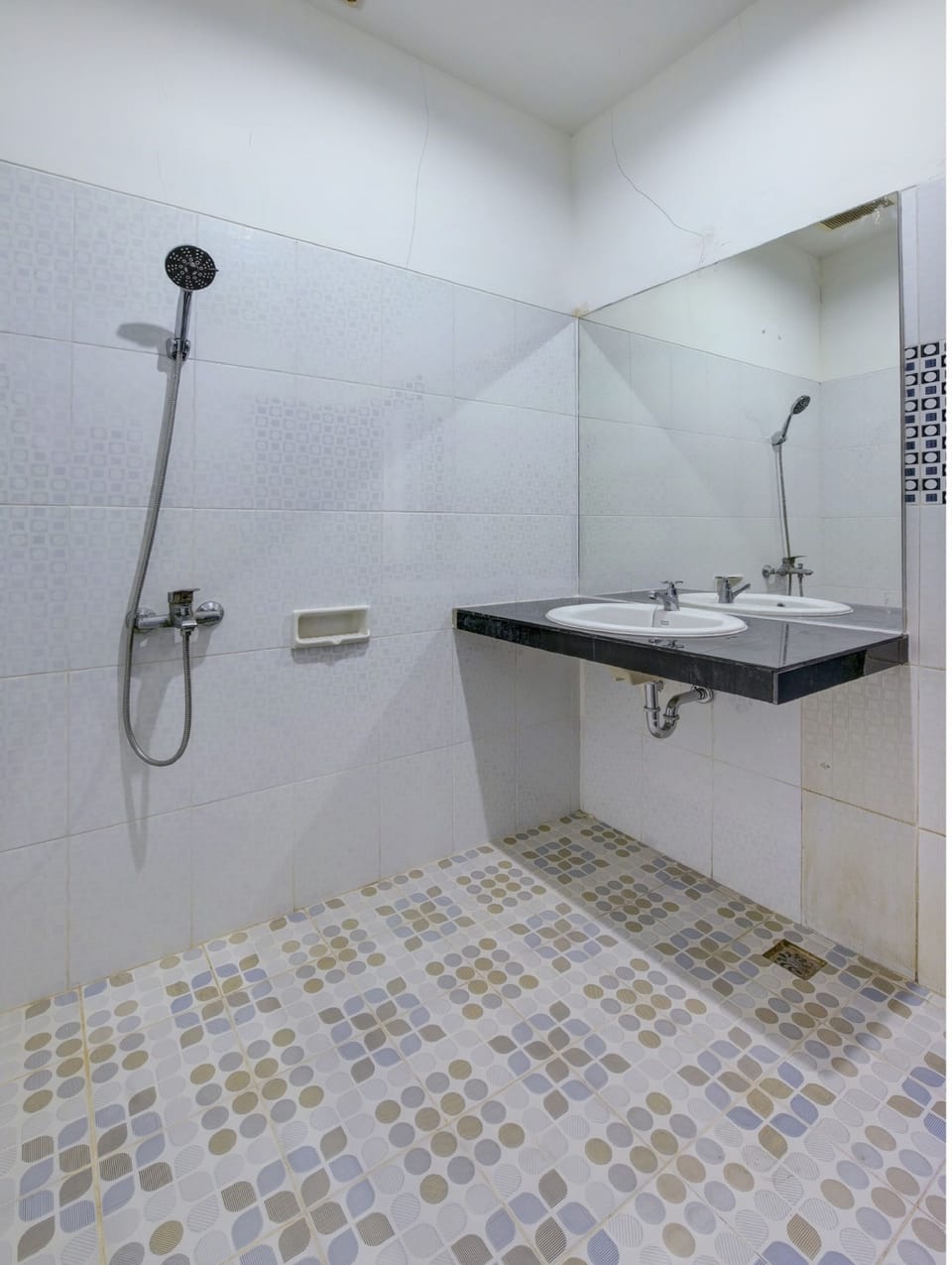 Standard Suite | Bathroom | Shower, towels