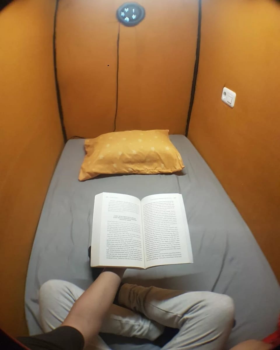 Single Room | Individually decorated, blackout drapes, free WiFi, bed sheets