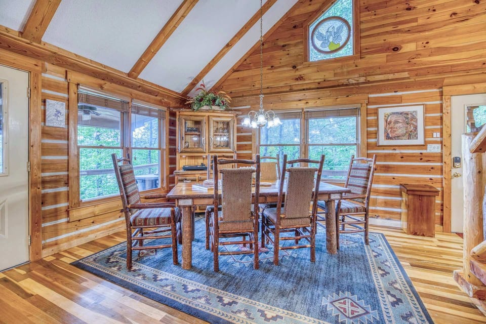 Large dining area - seating for six