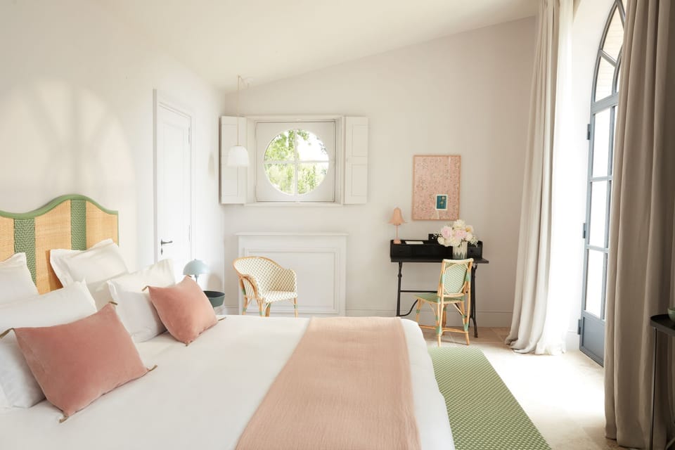 Executive Room | Private kitchen | Espresso maker, coffee/tea maker, electric kettle, highchair