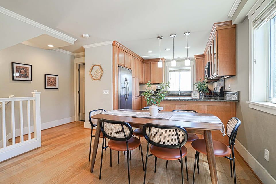Group meals with the people you love at the dining table for 6