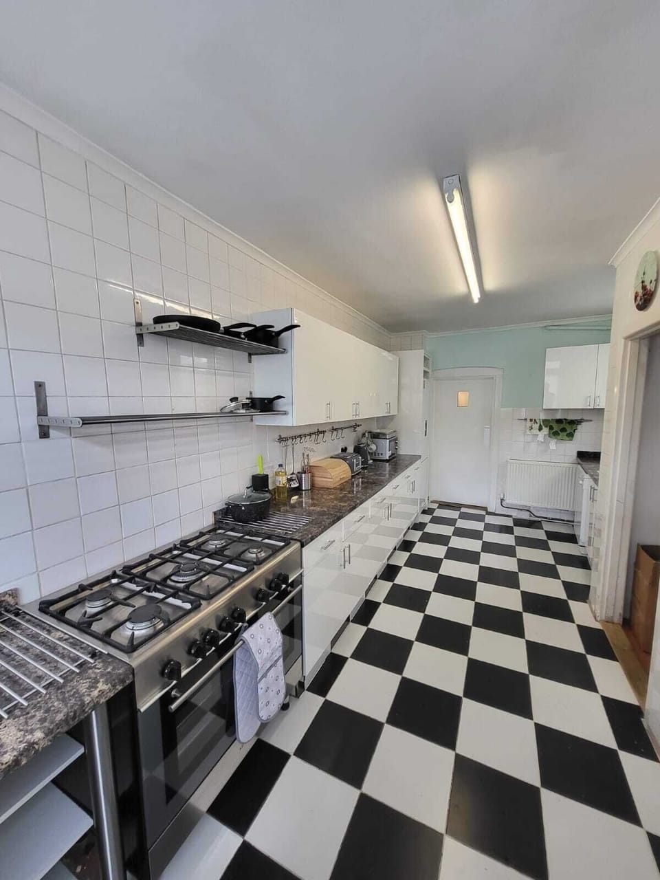 Dishwasher, electric kettle, cookware/dishes/utensils