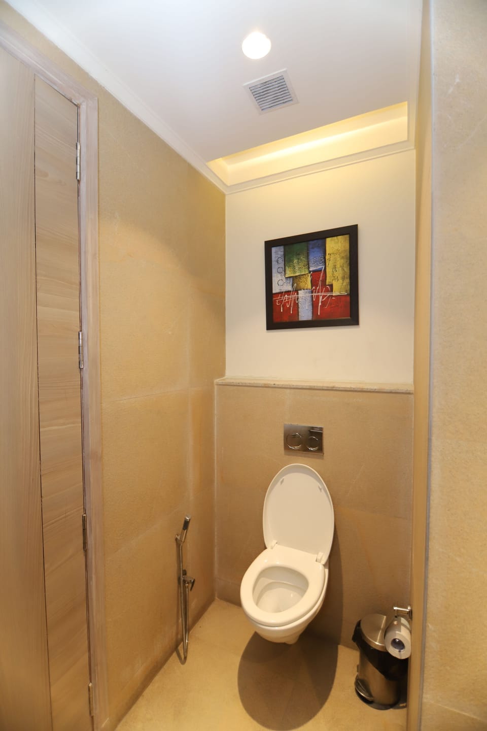Executive Room | Bathroom | Shower, free toiletries, towels, soap