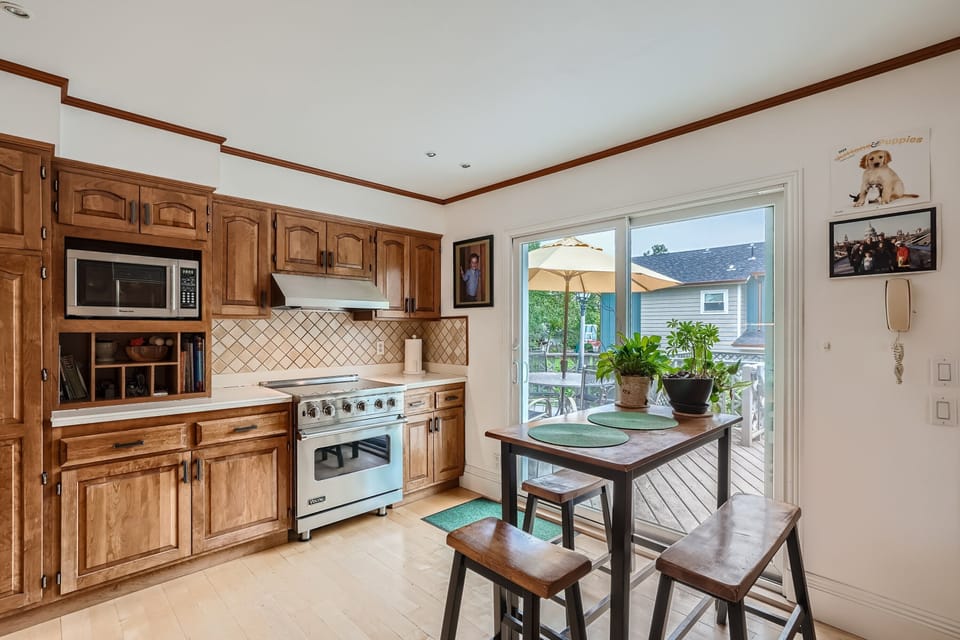 Fully Stocked Kitchen with Breakfast Table