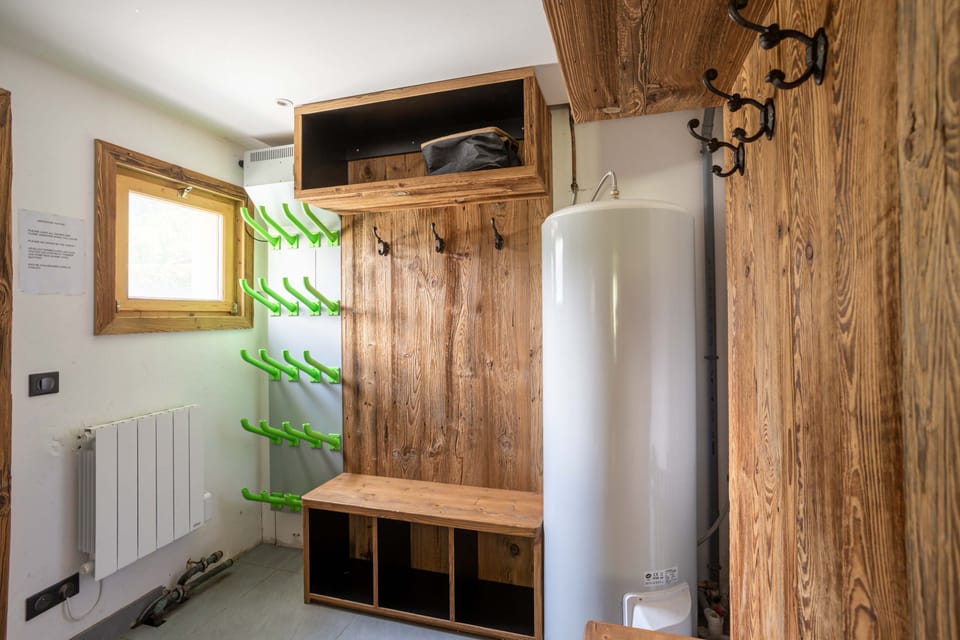 Ski & boot room