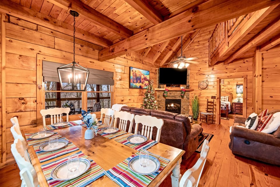 Elegantly decorated, dining with seating for 8