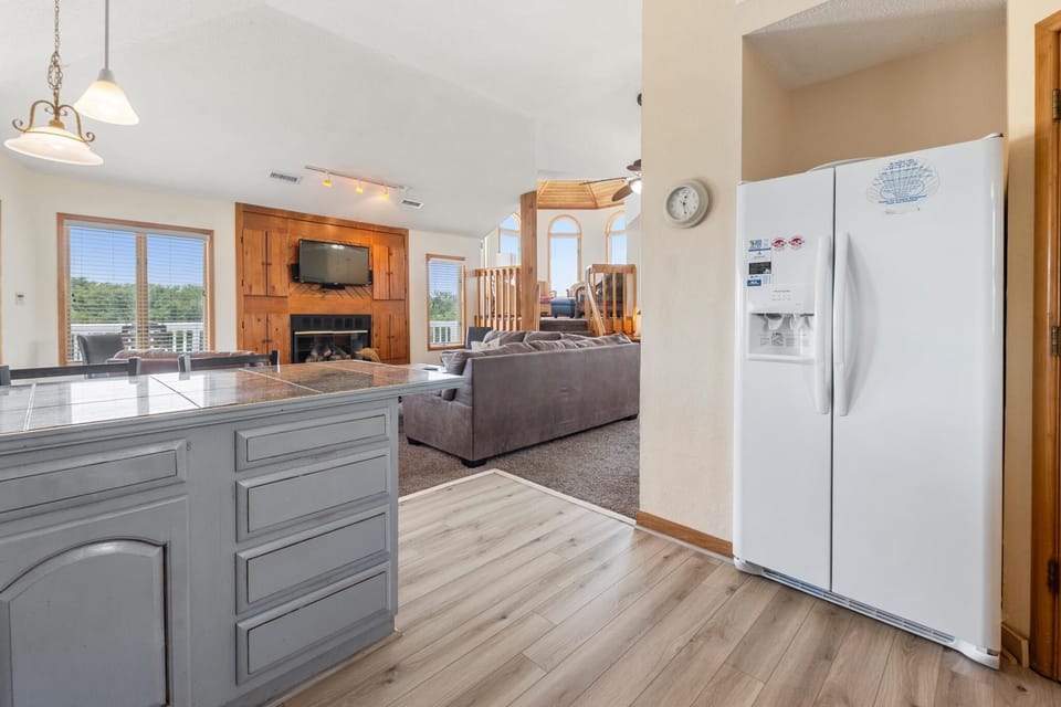 WH444: Pelican Breeze | Top Level Kitchen