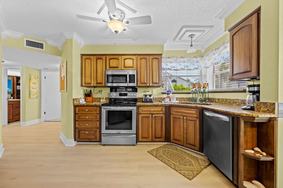 Kitchen with dishwasher