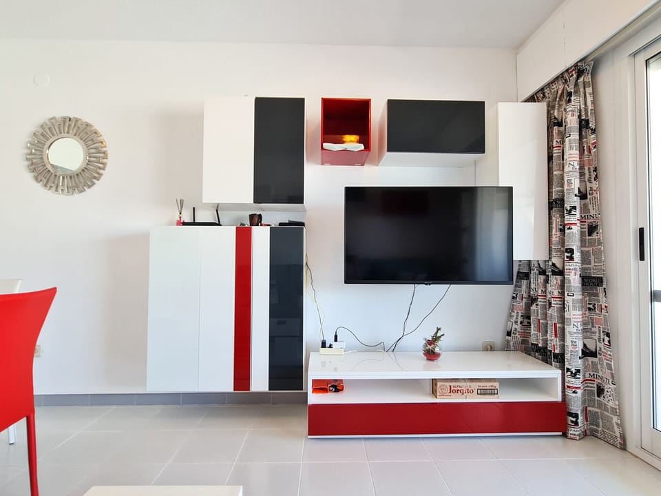 Lounge with TV, Free Wifi, beautiful sunset