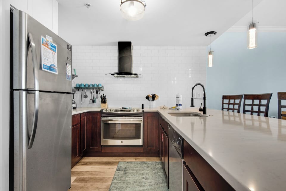 Full kitchen has all you need