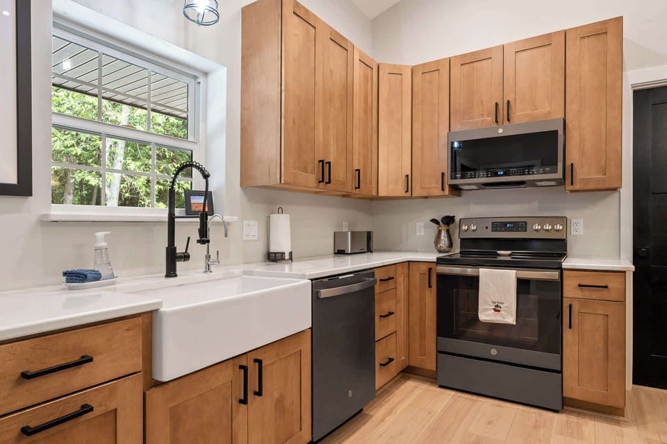 Fully stocked kitchen and brand new appliances for guests to enjoy