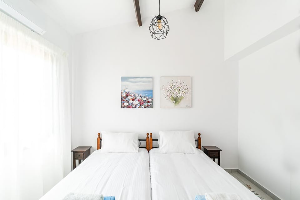 Twin size beds
Shared bathroom