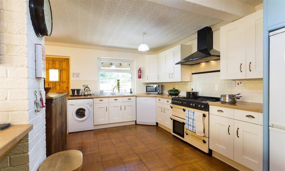 Fridge, dishwasher, cookware/dishes/utensils