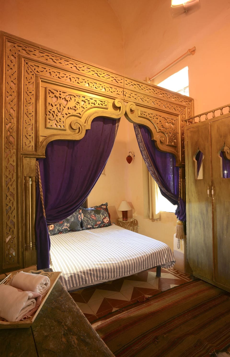 Minibar, free WiFi, bed sheets