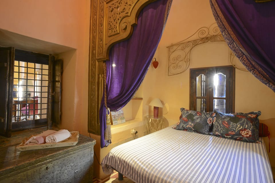 Luxury Double Room, 1 Queen Bed, Non Smoking, Pets Allowed | Minibar, free WiFi, bed sheets