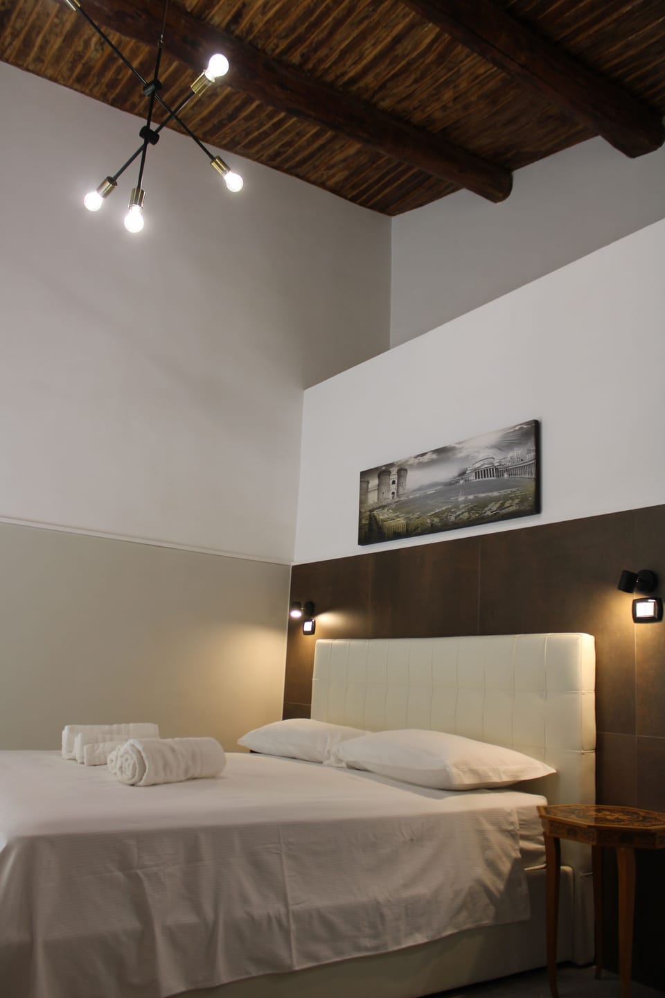 Suite Vesuvio | Premium bedding, desk, laptop workspace, iron/ironing board