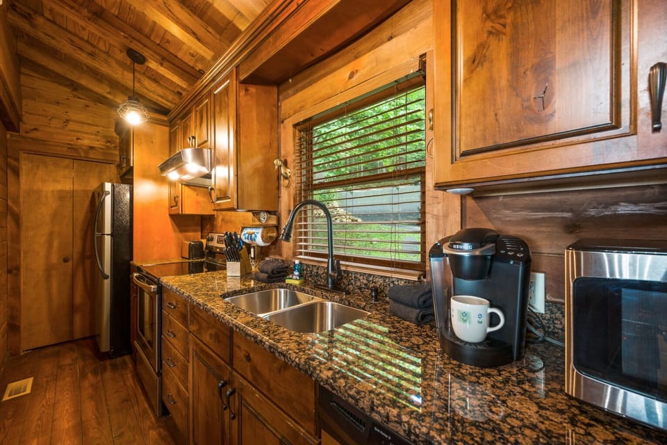 Spacious kitchen for all of your cooking needs!
