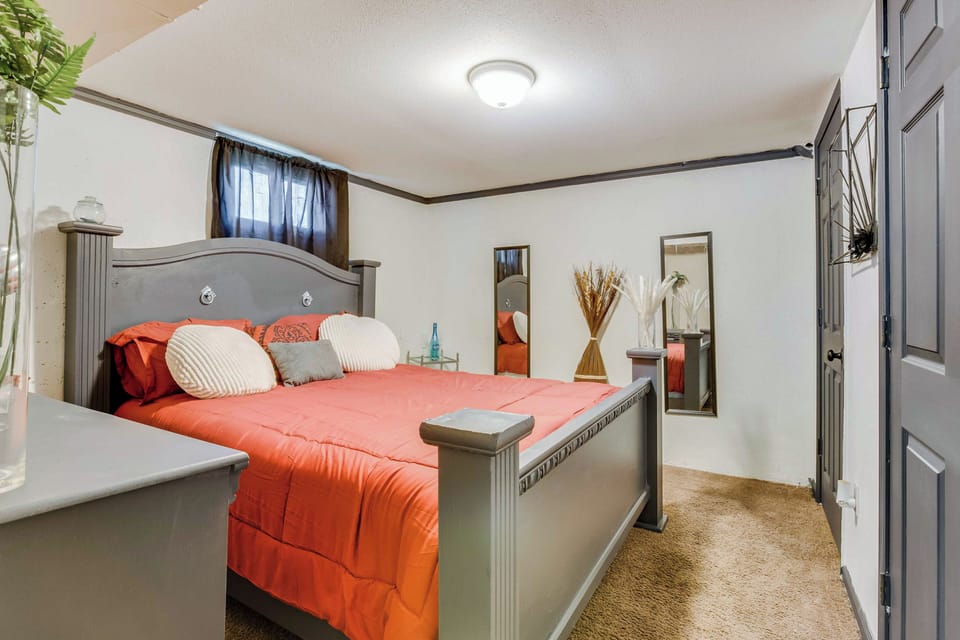 Bedroom 1 | 1st Floor | Queen Bed | Linens Provided | En-Suite Bathroom