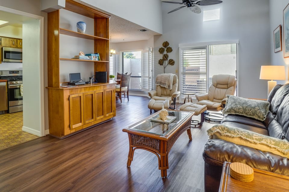 Living Area | Smart TV w/ Cable
