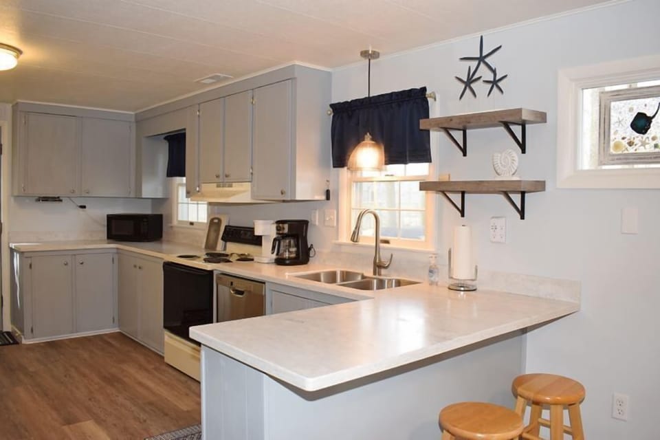 Kitchen and Bar Stool seating for 3