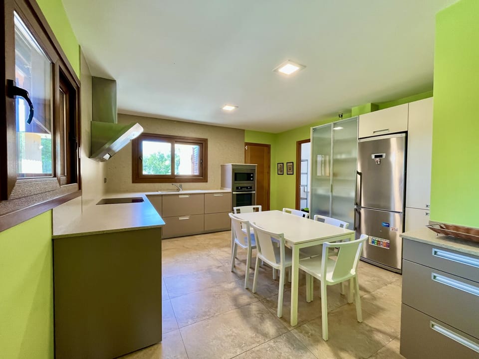 Modern kitchen with dining area