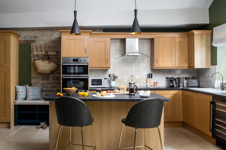 Gisleburtus House Kitchen - StayCotswold