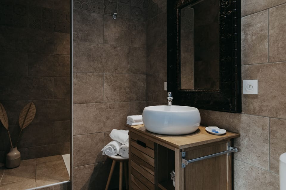 Double Room | Bathroom | Shower, designer toiletries, hair dryer, bathrobes