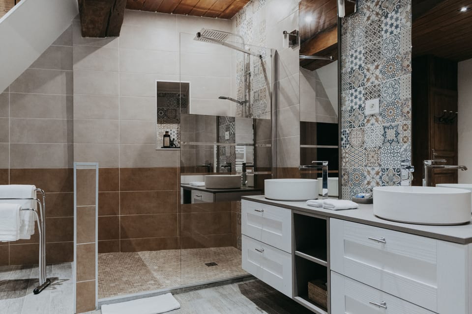 Deluxe Double Room | Bathroom | Shower, designer toiletries, hair dryer, bathrobes