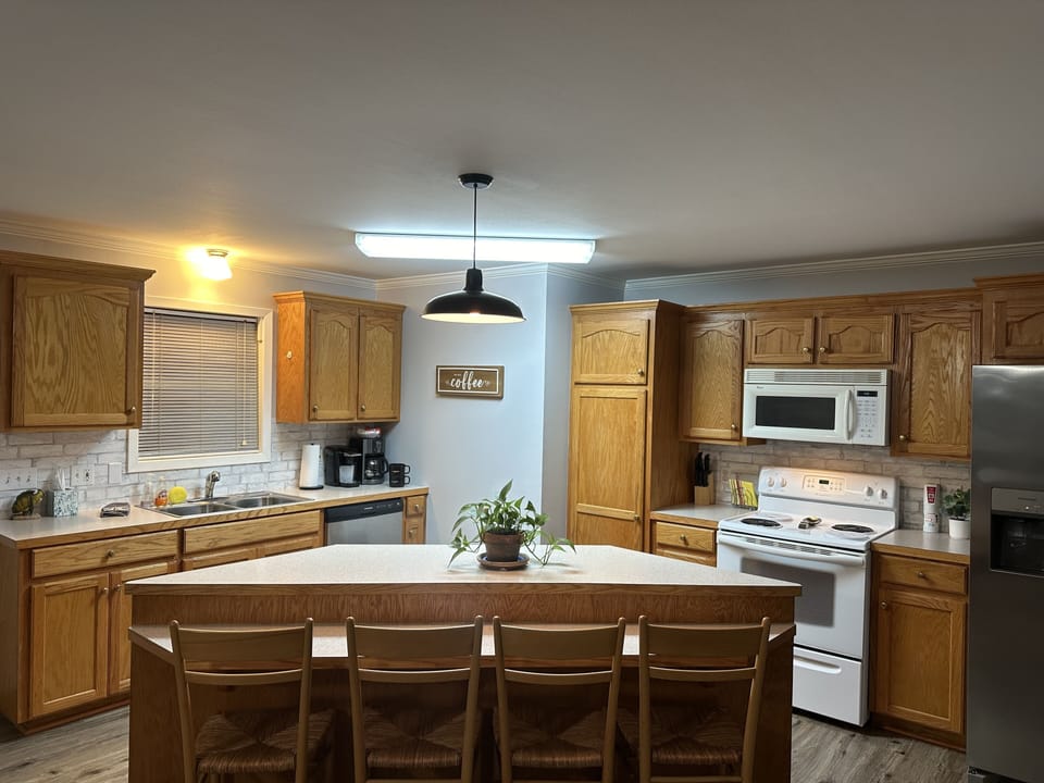 Full kitchen with appliances