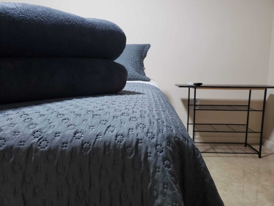 Comfort Room | 1 bedroom, iron/ironing board (on request), WiFi (free), bed sheets