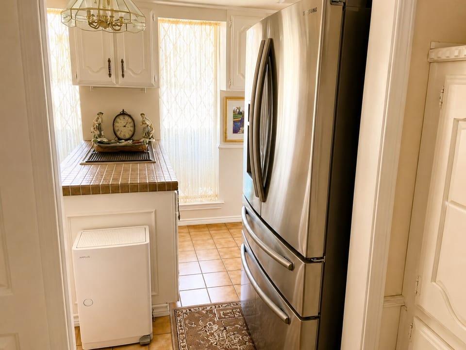 Refrigerator and indoor grill