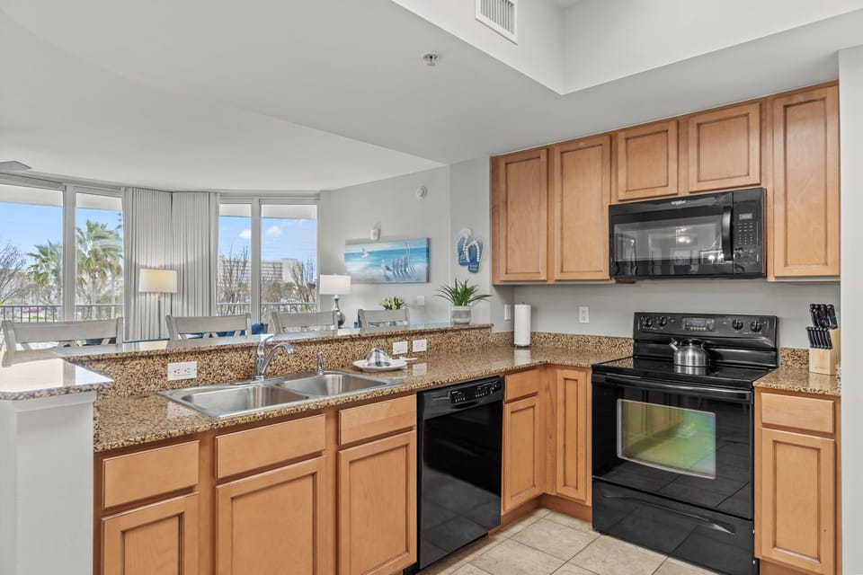 Beautiful updated kitchen, granite countertops