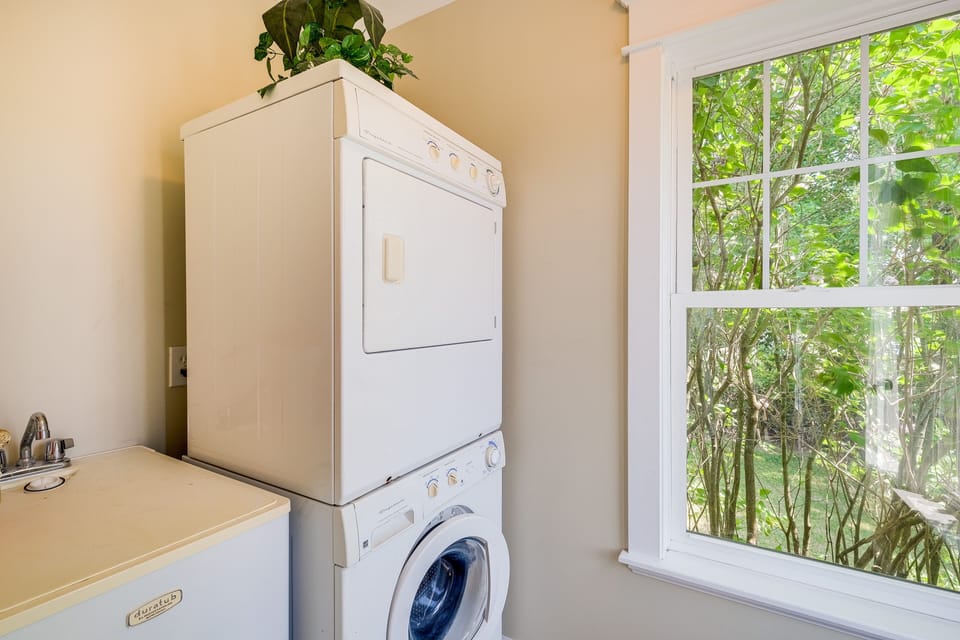 Laundry Area | Washer/Dryer | Hangers | Trash Bags/Paper Towels
