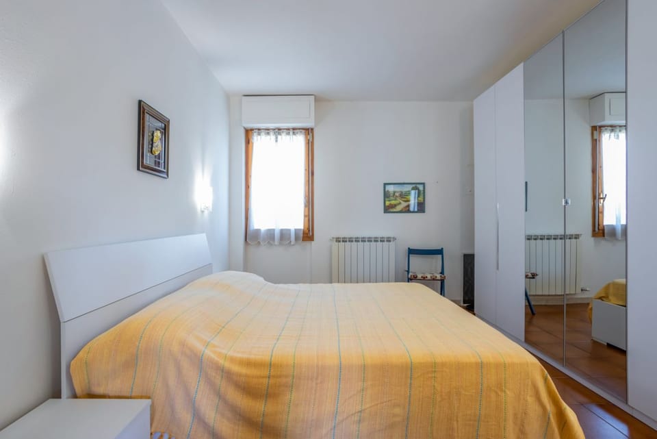 GuestHost - Cozy and roomy apartment 93 sqm located on the first floor of a building WITHOUT a lift (stairs to access) can accommodate up to 6 people. The property, equipped with all the main comforts: bars, restaurants, supermarkets and pharmacy.The acc Apartment in Viareggio